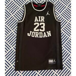 Michael Jordan jersey
Youth small